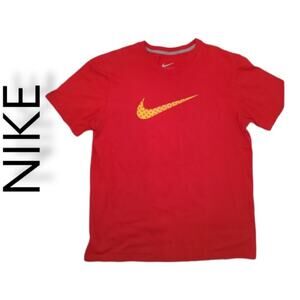 NIKE T-Shirt. RED Size L